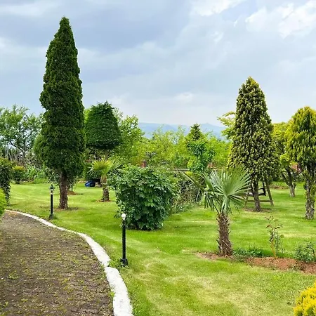 Hotel Heaven Garden
